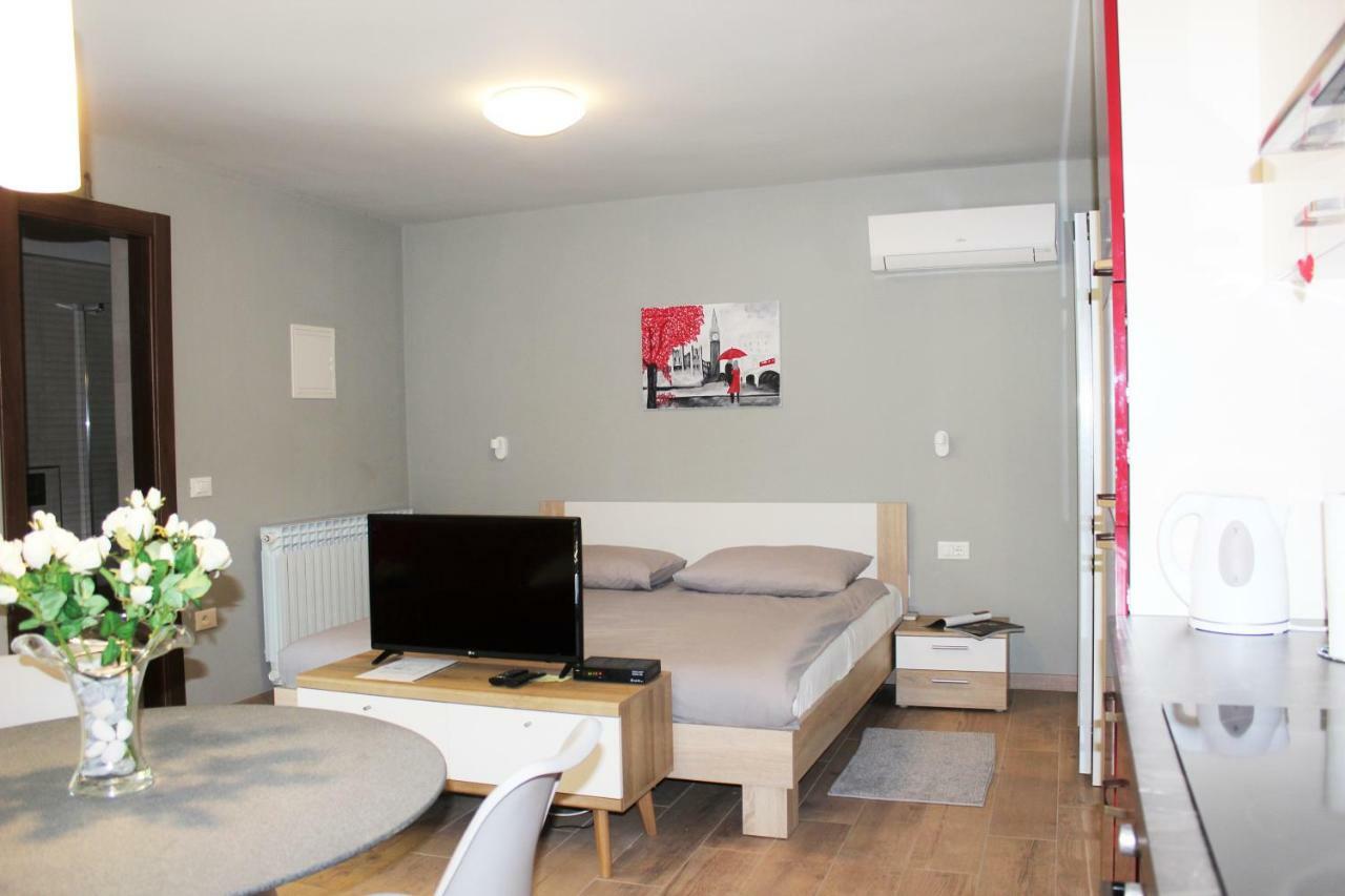 Apartmani Zuzic Porec Esterno foto